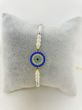 Load image into Gallery viewer, Perla evil eye bracelet